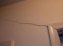wall cracks in Nebraska and Iowa homes